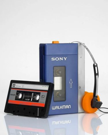 White Earbuds, Walkman Cassette, Childhood Memories 80s, Sony Walkman, Retro Gadgets, Childhood Memories 70s, Badass Style, Music Images, Audio Cassette