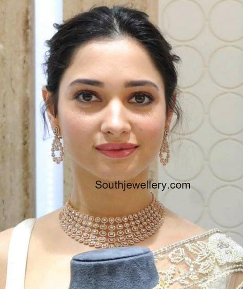 Tamannaah in a diamond choker set Diamond Necklace With Saree, Tanishq Diamond Necklace, Saree With Choker Necklace, Indian Diamond Necklace, Diamond Necklace Set Indian, Diamond Chokers, Diamond Choker Set, Diamond Necklace Indian, Choker Design