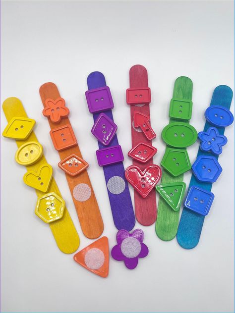 🔵Busy Bag for toddlers 🔵 Your little one can practice their colors as they match the velcro buttons with the corresponding stick. This activity can also be used for learning shapes!  🔵 Includes:  6 colored sticks 24 buttons ( 4 of each color) Zipper pouch for easy storing These busy bags are great to help keep your child entertained for- ✈️ Flight 🚗 Road trip or running errands  🍴Restaurants  🏡 At home when they're board and so much more! 🌟 They fit perfectly in a purse, diaper bag, carry- on, etc. WARNING: ⚠️ Adult supervision required. Contains small pieces! Activity Boxes For Toddlers, Activities To Keep Toddlers Busy, Busy Bins For Toddlers, Color Matching Activities For Toddlers, Busy Boxes For Preschoolers, Preschool Busy Boxes, Toddler Busy Boxes, Busy Boxes For Toddlers, Busy Bags For Preschoolers