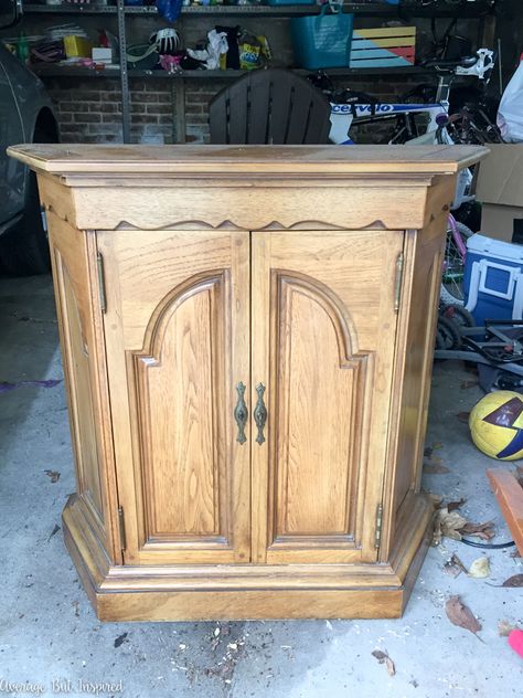 This dated console cabinet was given a stunning makeover with FAT Paint chalky style paint in Antique Wedgewood and white wax. Click through to see the before and after photos! Deco Podge, Painting Laminate Furniture, Pottery Barn Living Room, Beyond Paint, Painting Laminate, Laminate Furniture, Wedgewood Blue, Barn Living, Diy Tv Stand