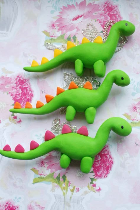 dinosaur clay sculptures Polymer Clay Kunst, Clay Crafts For Kids, Kids Clay, Fimo Polymer Clay, Tanah Liat, Fondant Figures, Clay Animals, Modeling Clay, Cute Clay