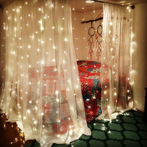 Curtain Beds, Canopy Bedroom Ideas, Bedroom Canopy, Canopy Beds, Lights Diy, Canopy Bedroom, Dekorasi Kamar Tidur, Girl Bedroom Designs, Cozy Room Decor