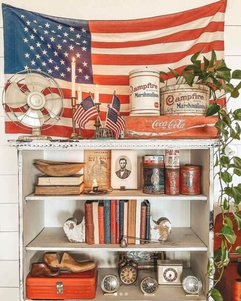 4th Of July Farmhouse Decor, Patriotic Centerpieces, Americana Home Decor, July 4th Decor, Americana Design, Americana Home, American Farmhouse Style, Vintage Booth, Hutch Decor