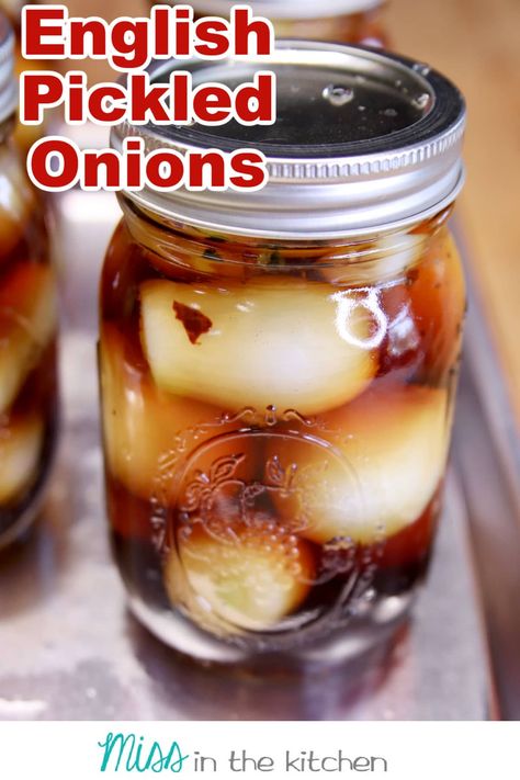 English Pickled Onions are made with a malt vinegar, sugar and spices brine for a delicious addition to just about any meal or appetizer spread. Pickled Veggies Recipe, Pickle Onions Recipe, Onion Benefits Health, Malt Vinegar, Pickled Shallots, Quick Pickled Onions, Summer Sandwiches, Pickled Eggs, Pickling Spice