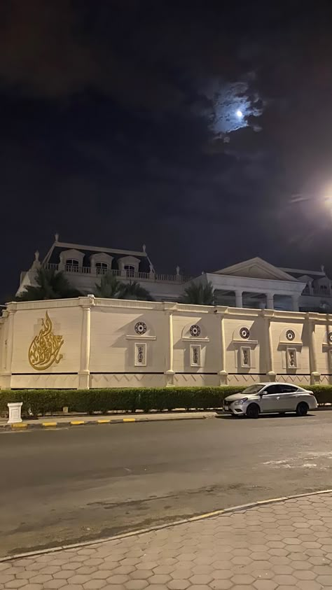 Middle East House, City Night View Aesthetic, Qatar House, Kuwait House, Night View Aesthetic, Dream Environment, Dream Life House, House Arch Design, Dream House Rooms