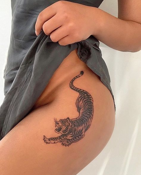 Florida Tattoo, Private Tattoos, Floral Thigh Tattoos, Matching Best Friend Tattoos, Tattoo Expo, Hip Tattoos Women, Black Girls With Tattoos, Forearm Tattoo Women, Stylist Tattoos