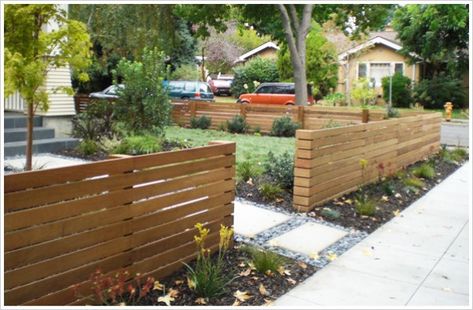 30+ Fancy Wooden Fence Styles and Designs (with Pictures) Modern Front Yard, Front Fence, Fence Styles, Yard Fence, Front Yard Design, Diy Fence, Front Yard Fence, Front Yard Ideas, Fence Landscaping