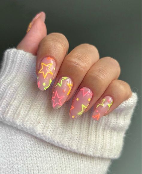 Summer Star Nail Designs, Gel Neon Nails, Neon Stars Nails, Neon Star Nail Designs, Star Design Nails Y2k, Neon Nails Inspiration, Neon Y2k Nails, Crazy Neon Nails, Star Summer Nails