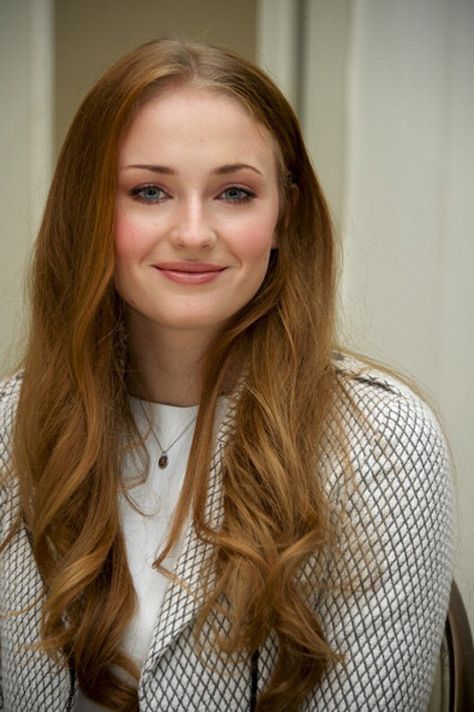 Sophie Turner - actress - born 02/21/1996   Northampton, Northhamptonshire, England  Known for Game of Thrones Sophie Turner Red Hair, Sofie Turner, Sophie Turner Photoshoot, Sophia Turner, Oh My Goddess, Dark Phoenix, Sansa Stark, Sophie Turner, Maisie Williams