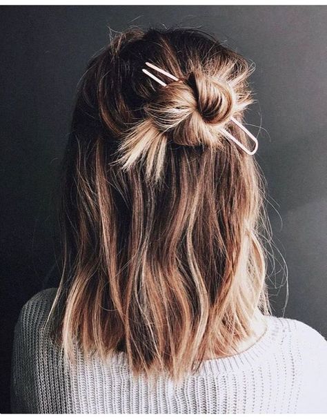 half up hair style #beauty It's Wednesday, Penteado Cabelo Curto, Kandy, Good Hair Day, Hair Envy, Grunge Hair, Hair Pin, Hair Dos, Hair Skin