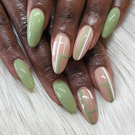 Almond Shaped Nails Designs, Nail Art Stripes, Green Nail Designs, Pedicure Designs, Almond Shape Nails, Vibrant Nails, Almond Nails Designs, Striped Nails, Oval Nails