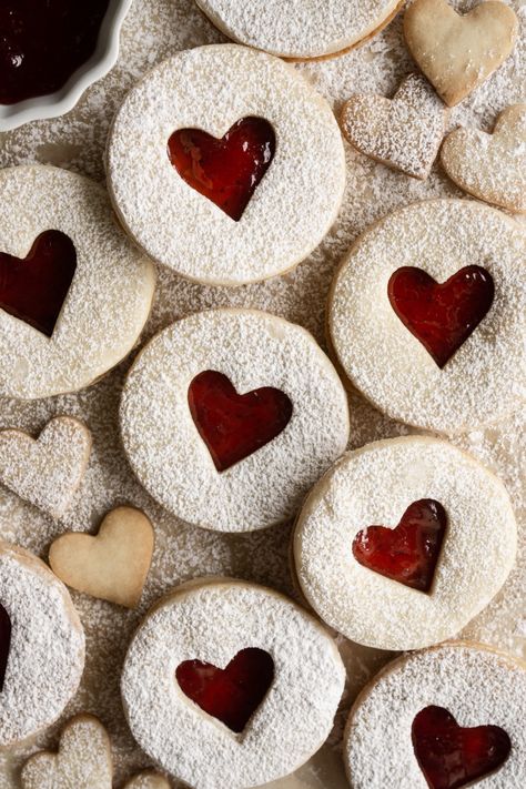 Valentines Baking, Linzer Cookies, Jam Cookies, Valentine Desserts, Valentines Day Desserts, Cute Baking, Valentines Day Cookies, Heart Cookies, Valentines Food