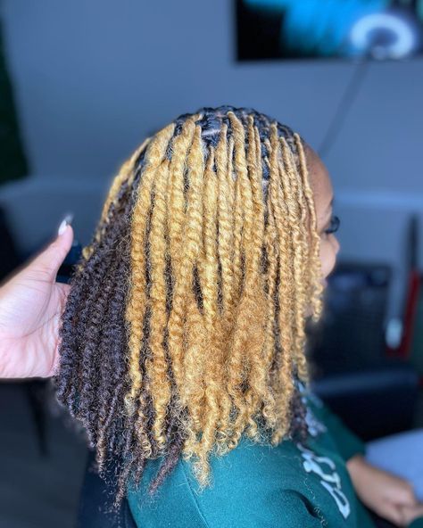 Faux Locs Blonde, Locs Blonde, Blonde Locs, Crochet Styles, Blonde Locks, Belly Button Piercing Jewelry, Beautiful Locs, Button Piercing, Short Locs Hairstyles