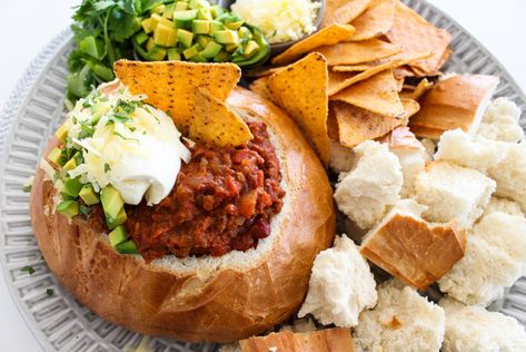 Vegan Cob Loaf, Mini Cob Loaf, Cob Loaf Recipes, Cobb Bread, Mexican Chilli Con Carne, Chili Bread, Cob Dip, Bread Meals, Cobb Loaf