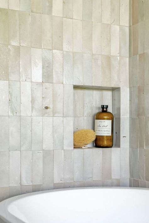 small niche above bathtub Classic Bathroom Inspiration, Organic Bathroom, Terracotta Tile, Images Design, Cle Tile, Shower Niche, Classic Bathroom, Tiles Design, Upstairs Bathrooms