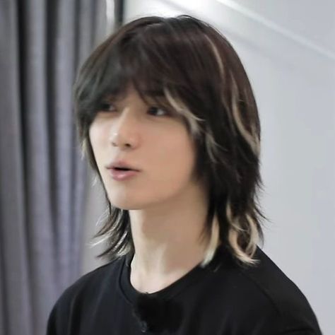 hourly beomgyu on Twitter: "#범규 #BEOMGYU @TXT_members… " Beomgyu Long Hair, Hair Icon, Celebrity Look Alike, Body Picture, Celebrity Art, Famous Celebrities, Hair Looks, Favorite Celebrities, Hair Inspo