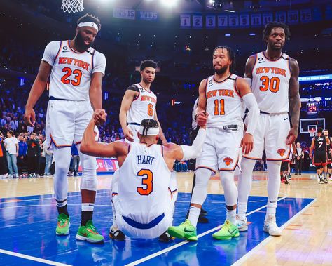 Josh Hart, Basketball Life, Jalen Brunson, Knicks Basketball, Ny Knicks, Hoop Dreams, Basketball Wallpaper, Nba Pictures, Basketball Pictures