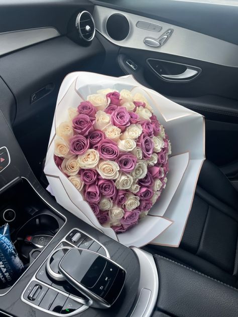 Flowers bouquet aesthetic Mercedes car inside car rose pink flowers white summer Rose Flower Bouquet, Car Pic, Diy Bouquet Wrap, Luxury Flower Bouquets, Inside Car, Flower Car, Rich Girl Aesthetic, Bouquet Wrap, Flower Therapy