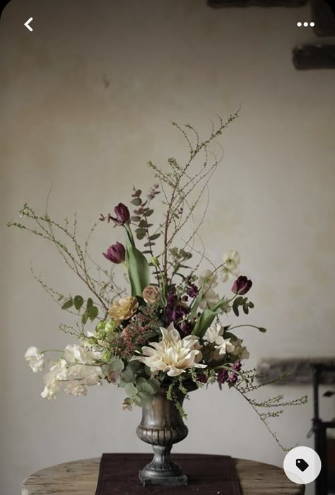 Vintage Flower Arrangements, Rustic Flower Arrangements, Large Flower Arrangements, Flower Arrangement Designs, Creative Flower Arrangements, Church Stage, Flower Vase Arrangements, Stage Decor, Flower Arrangements Simple