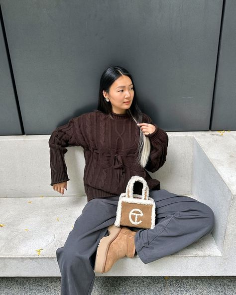 Taking #UGGs to new heights 🤎 @adorablelin styling UGG 'Classic Ultra Mini New Heights Boots' #officelovesconverse Cozy Baddie, Ugg Telfar, Outfit Inspo Brown, Autumn Outfit Inspo, Ugg Classic Ultra Mini, Location Inspiration, Ugg Classic, The Aesthetics, Posing Ideas