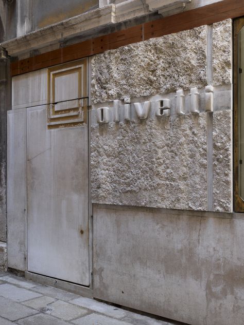 Carlo Scarpa, Marco Introini Photography · Negozio Olivetti. Venezia, Italy · Divisare Carlo Scarpa Architecture, Steven Holl, John Pawson, Carlo Scarpa, Wayfinding Signage, Space Architecture, Environmental Design, Facade Architecture, Signage Design