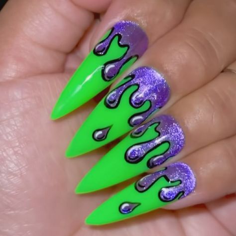 This Set Is Made Made With Neon Green Glow In The Dark Polish And Purple Cat Eye Gel Polish. Base Is Hard Gel So Nails Are Not Flimsy & Won't Chip Or Break. If You Have Any Other Questions Feel Free To Ask Me. All Press On Nails Have A Number On The Inner Tip. Those Numbers Will Let Me Know What Size U Need For Example My Numbers Are 0 For Thumbs, 3 For My Index Finger, 2 For My Middle Finger, 3 For My Ring Finger And A 6 For My Pinky. My Numbers Are Considered A Size Large. A Small Set Is 2,5,4 Hope Nails, Fluorescent Nails, Neon Nail Designs, Neon Green Nails, Gel Press On Nails, Cat Eye Gel Polish, Green Nail Designs, Blue Nail Art, Glow Nails