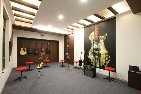 RCA Studios - The Music School, Ahmedabad-Guitar room by Ragnesh Music Room Design, Home Music Rooms, Guitar Room, Music Studio Room, School Interior, Interior Design School, Music School, Studio Room, Music Classroom