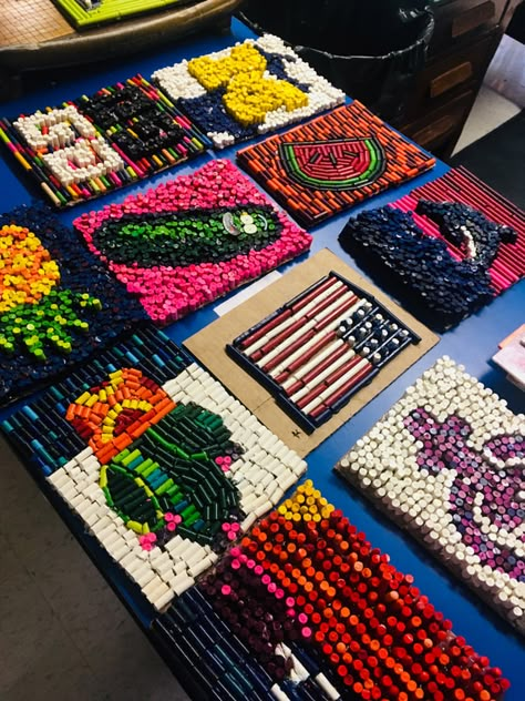 Fabric Mosaic Art, Collaborative Classroom Art, 3d Art Projects For College, Art Club Projects High School, Class Mosaic Art Projects, High School Art Lessons Projects, Highschool Art Projects, Junior High Art Projects, Mosaic Art Projects High School