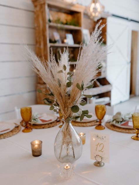 Dried Grass Centerpiece Wedding, Pampas Grass Vase Wedding, Eucalyptus And Wheat Centerpiece, Eucalyptus Simple Centerpiece, Boho Small Centerpiece, Pampas Table Arrangement, Pampas Grass Wedding Centerpieces Simple, Pampas Wedding Centerpieces Rustic, Pampas Grass With Eucalyptus