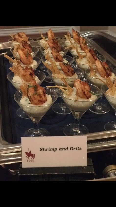 Mini Martini Glass Mini Tasting Party Ideas, Martini Glass Appetizers Appetizer Recipes, Mini Catering Ideas, Mini Martini Glass Appetizers, Food In Wine Glasses, Shrimp And Grits In Martini Glasses, Martini Glass Appetizers, Martini Theme Party Ideas, Mini Appetizers In Shot Glasses