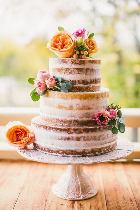 20 Rustic Wedding Cakes for Fall Wedding 2015 | http://www.tulleandchantilly.com/blog/20-rustic-wedding-cakes-for-fall-wedding-2015/ Cake With Flowers, Rustic Wedding Decorations, Torte Cupcake, Romantic Wedding Cake, Naked Cakes, Fall Cakes, Wedding Cake Rustic, Fall Wedding Cakes