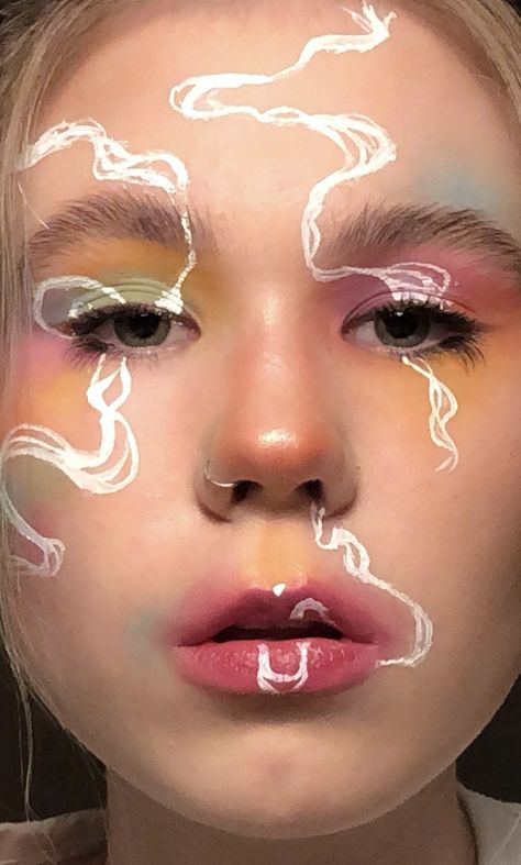 Eccentric Eye Makeup, Line Work Makeup, Air Inspired Makeup, Swirly Makeup Look, Eccentric Makeup Looks, White Freckles Makeup, Asymmetrical Eyeliner, Swirly Makeup, Line Art Makeup