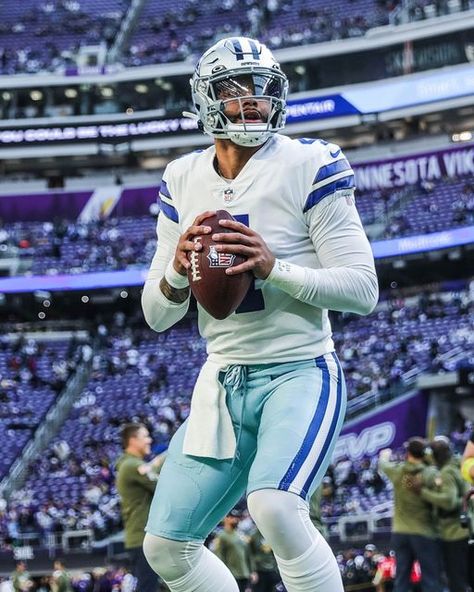 American Football Uniforms, Dallas Cowboys Wallpaper, Dallas Cowboys Football Team, Nfl Photos, Dak Prescott, Dallas Cowboys Football, Football Uniforms, Cowboys Football, Cute Poses For Pictures