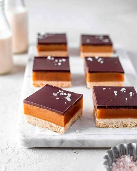 Classic Vegan Caramel Slice (no dates) | Rainbow Nourishments Millionaire Bar, Rainbow Nourishments, Vegan Caramel Slice, Caramel Cookie Bars, Vegan Condensed Milk, Vegan Dessert Bars, Chocolate Caramel Slice, Caramel Delights, Corner Bakery