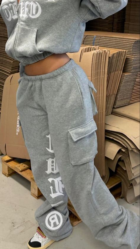 Hidden Cult, Sweatshirts Aesthetic, Hip Hop Trousers, Winter Fashion Outfits Casual, Lazy Day Outfits, Chill Outfits, Sustainable Brand, Baddie Outfits Casual, Cute Simple Outfits