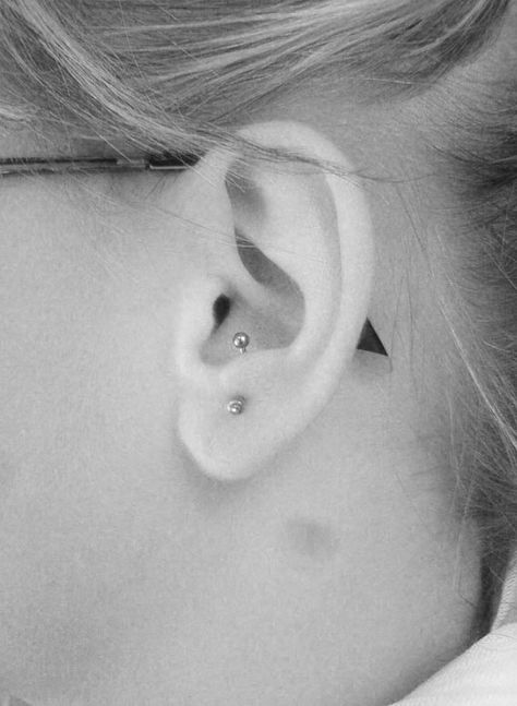 Piercing Anti Tragus Piercing Ideas, Piercings Ears, Summer Glowup, Anti Tragus Piercing, Anti Tragus, Cute Ear Piercings, Tragus Piercing, Piercing Ideas, Tragus Piercings