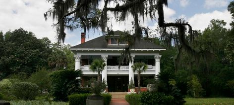 Micanopy Florida - Things to Do & Attractions in Micanopy FL Homemade Key Lime Pie, Micanopy Florida, Pecan Trees, Iron Fences, Black Beans And Rice, Florida Weather, Fall Arts And Crafts, Gothic Revival, Indian Chief