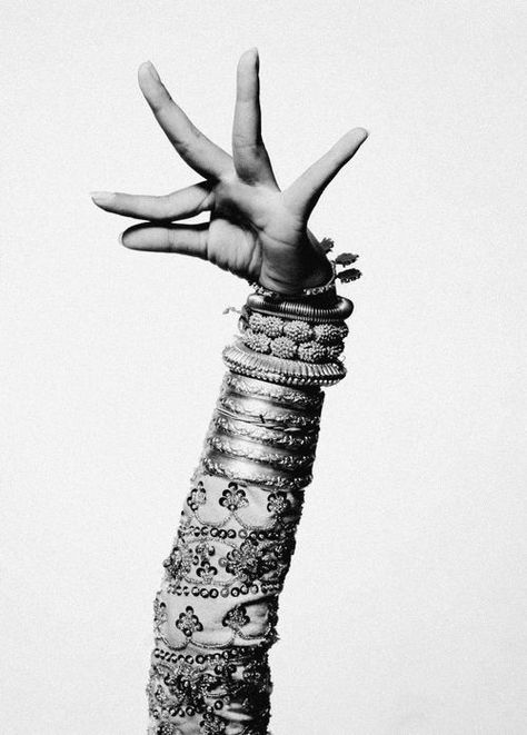 arm candy | #soleilblue Belly Dancing Classes, Vintage Blog, Indian Dance, Thai Art, Arte Inspo, Foto Art, Hippie Style, Belly Dance, Cambodia