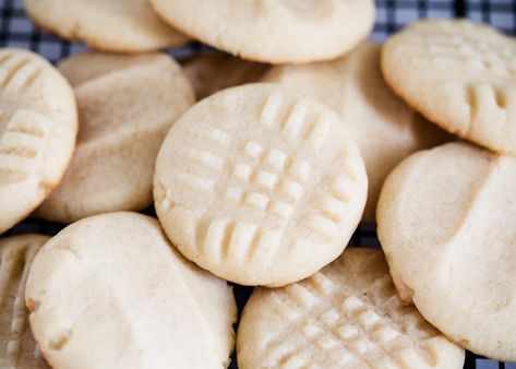 Delicious Butter Cookies that melt in your mouth and have an amazing butter flavor! Perfect for any occasion and so fun to decorate. This butter cookies recipe will become your new favorite! Butter Cookies Melt In Your Mouth, Butter Cookies Easy, I Heart Naptime, Rolled Sugar Cookies, Best Butter, Soft Sugar Cookies, Butter Cookies Recipe, Best Cookie Recipes, Perfect Cookie