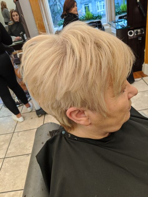 Short Uniform Layered Haircut, Short Graduation Haircut, Uniform Layered Haircut, Uniform Haircut, Graduation Haircut, Graduated Haircut, Layer Haircut, Hair Shapes, Short Short Hair