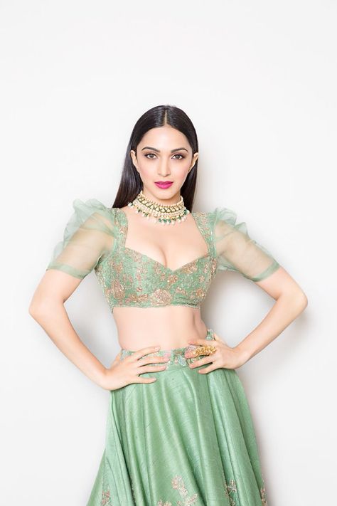 Kiara Advani (@Advani_Kiara) | Twitter ब्लाउज बैक नेक डिजाइन, डिजाइनर कपड़े, Backless Blouse Designs, Lehenga Blouse Designs, Blouse Back Neck Designs, New Blouse Designs, Blouse Designs Indian, Unique Blouse Designs, Saree Blouse Designs Latest