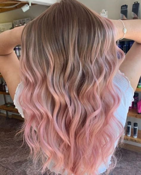 Gold Color Hair, Brown And Pink Hair, Pink Hair Highlights, Pink Hair Streaks, Rose Gold Hair Color, Gold Hair Color, Pastel Pink Hair Color, Hair Color Hairstyles, Pink Ombre Hair