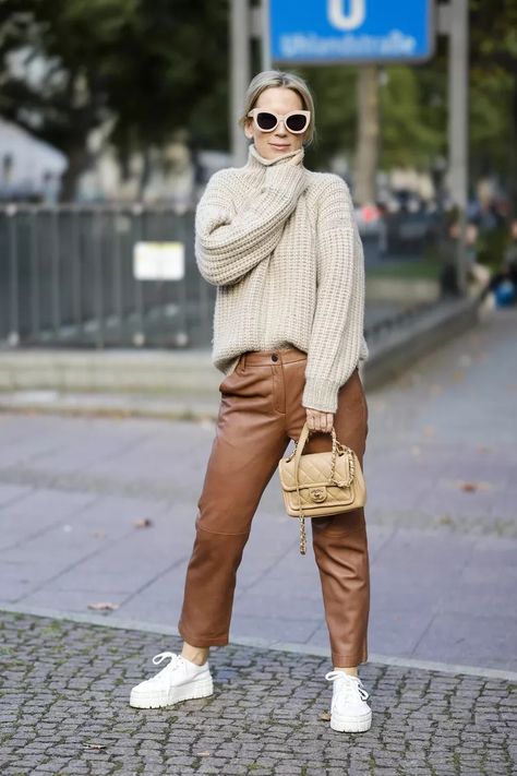 Sweater With Leather Pants, Leather Pants Outfit Night Party, Brown Leather Pants Outfit, Leather Pants Outfits, Leather Pants Outfit Night, Leather Jogging Pants, Faux Leather Pants Outfit, Brown Leather Pants, Winter Pants Outfit