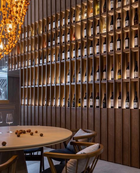 Restaurant Wine Cellar, Restaurant Wine Storage, Wine Wall Restaurant, Winery Interior Design Tasting Room, Bar Back Wall Design, Wine Display Restaurant, Wine Restaurant Design, Winery Design Interior, Dining Room With Wine Wall