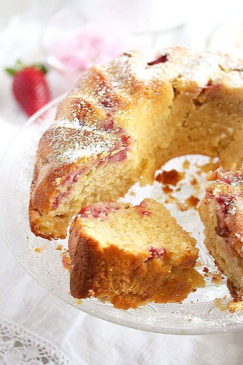 Rhubarb Bundt Cake, Yogurt Bundt Cake, Cake With Greek Yogurt, Strawberry Rhubarb Cake, Rhubarb Scones, Tart Cake, Coffee Cake Recipes Easy, Cold Cake, Bundt Cake Recipe