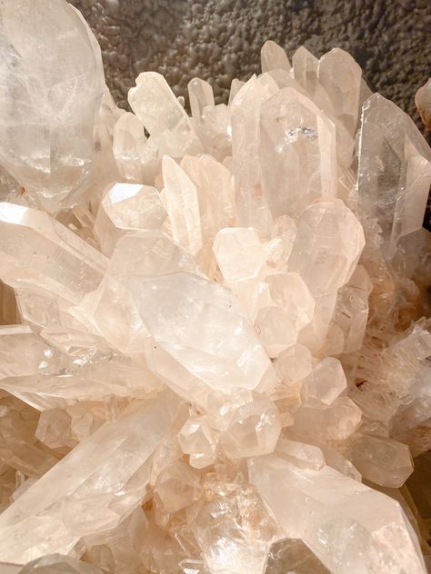 Clear Crystal Aesthetic, White Crystal Aesthetic, White Crystals Aesthetic, Felicity Aesthetic, Neutral Crystal Aesthetic, Clear Quartz Aesthetic, Rose Quarts Crystal Aesthetic, Quarts Crystal, Electric Daisy Carnival