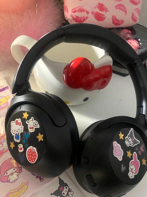 Sony Earphones, Headphones Sony, Headphone Decoration, Headphone Fashion, Laptop Decoration, Cute Headphones, Sony Headphones, Retro Gadgets, Nintendo Switch Accessories