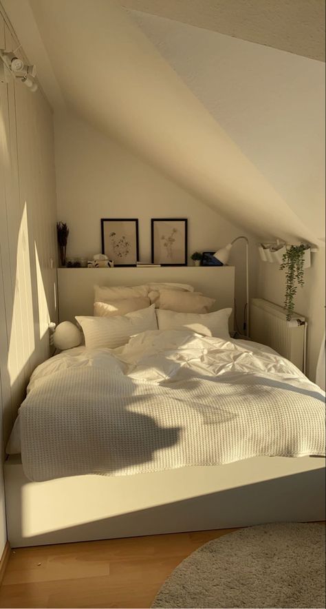 White Beige Room Aesthetic, White Beige Apartment Aesthetic, Room Inspo Beige White, Vanilla Minimalist Room, White Cozy Bedroom Aesthetic, White Cozy Room Aesthetic, Cozy Simple Apartment Aesthetic, Simple Beige Room Ideas, Cozy Bed Ideas Aesthetic