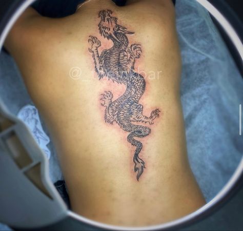 Spinal Cord Tattoos For Women, Dragon Back Tattoo, Arizona Tattoo, Art Dragon, Female Tattoo Artists, Female Dragon, Spine Tattoo, Spinal Cord, Skin Art