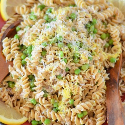 Lemon Tuna Pasta, Lemon Pepper Tuna, Garlic Lemon Pasta, Canned Tuna Recipe, Tuna Pasta Casserole, Tuna Dinner Recipes, Tuna Dinners, Canned Tuna Recipes, Tuna Recipe